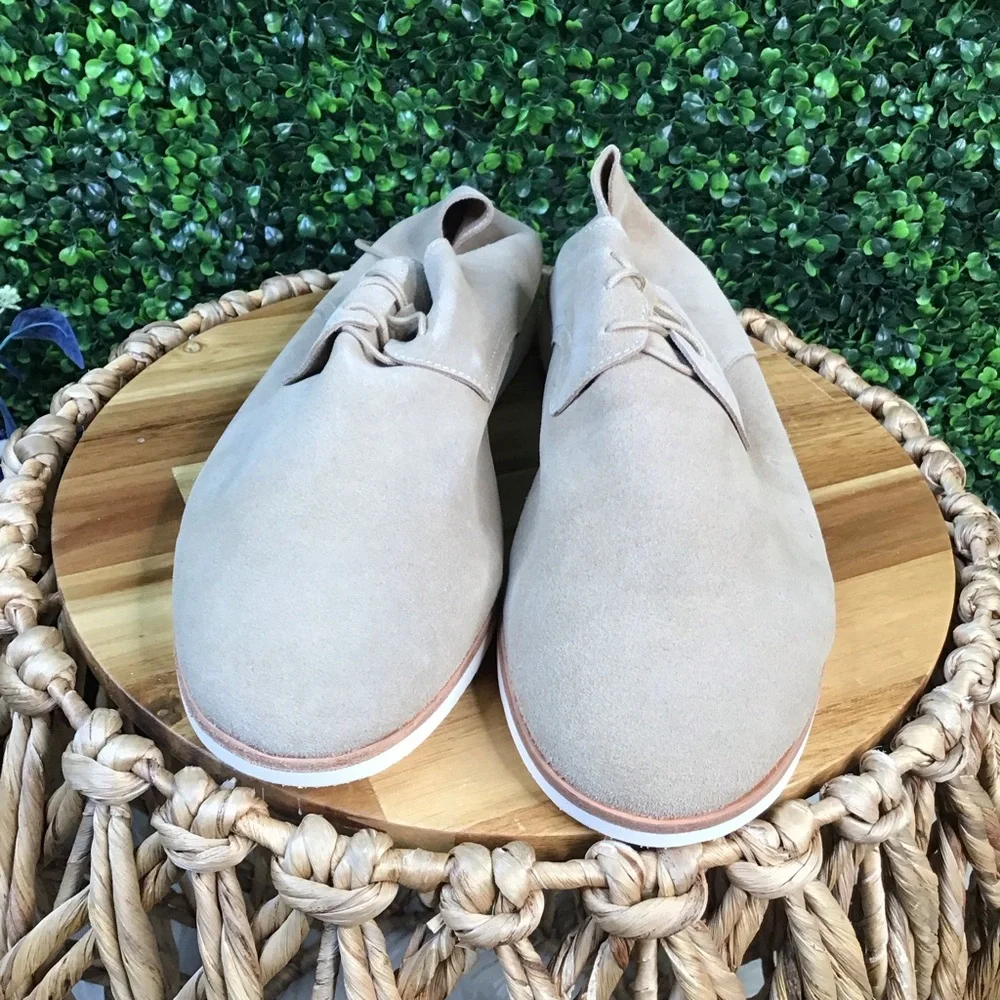 New in box nisolo Men's stone color travel derby leather  Suede Shoes‎